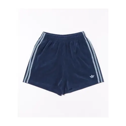 重盛さと美が着用しているadidasのパンツ（ショート）