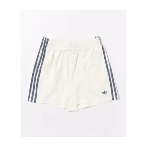 重盛さと美が着用しているadidasのパンツ（ショート）