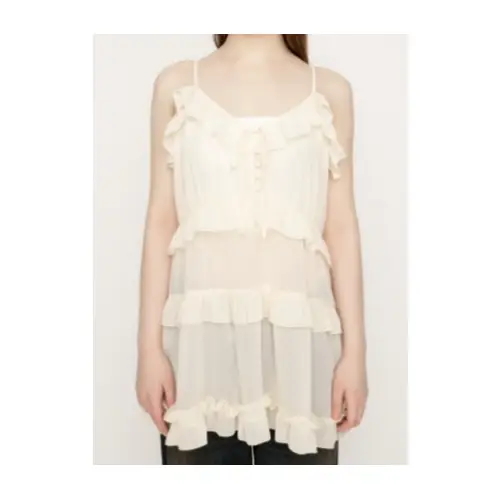 せいらが着用しているSLYのノースリーブ・タンクトップ