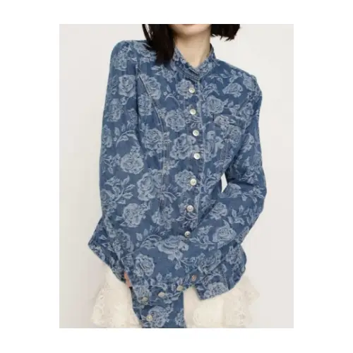 せいらが着用しているSLYのデニムジャケット