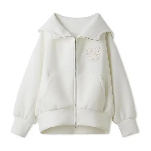 山下美月が着用しているSNIDELのパーカー