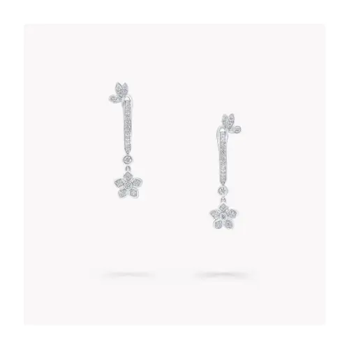 藤田ニコルが着用しているGRAFFのピアス