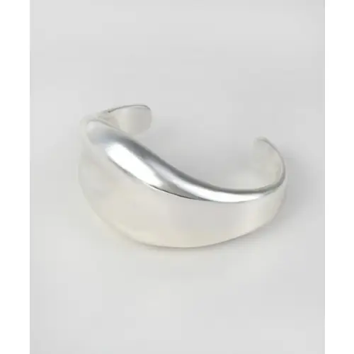 JISOOが着用しているNothing And Othersのブレスレット