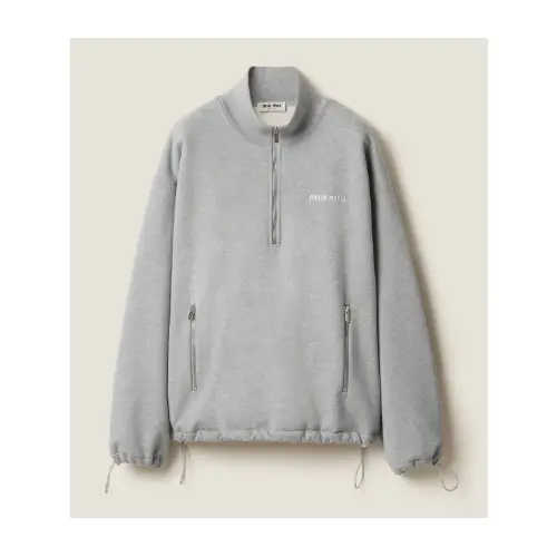 モモが着用しているMIU MIUのスウェット