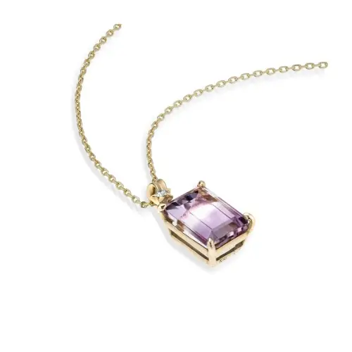 吉岡里帆が着用しているStar Jewelryのネックレス