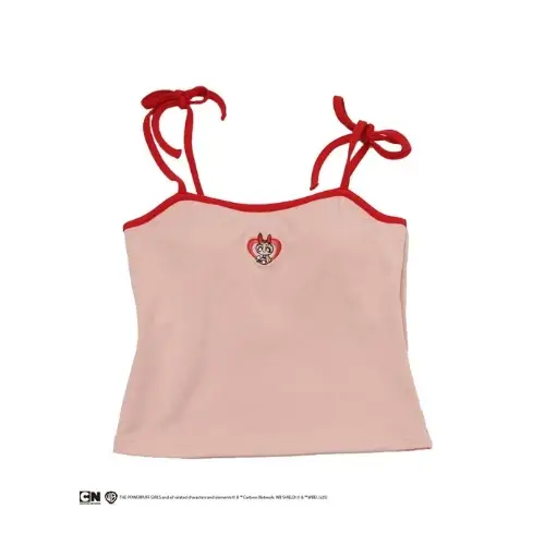 アイナ・ジ・エンドが着用しているTHE POWERPUFF GIRLSのノースリーブ・タンクトップ