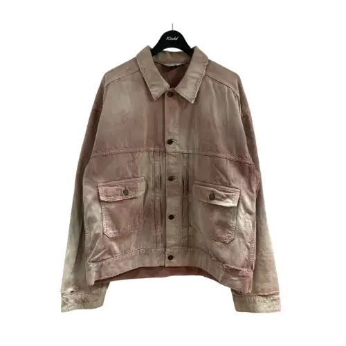 ジェシーが着用しているANCELLMのデニムジャケット