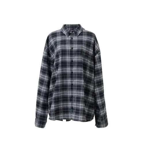 浅見めいが着用しているBELEAR MIMIのシャツ・ブラウス