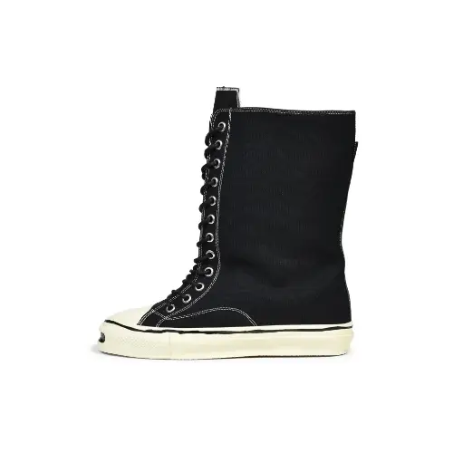 TAKUYA∞が着用しているKAMIYAのスニーカー