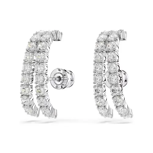 浅見めいが着用しているSWAROVSKIのピアス