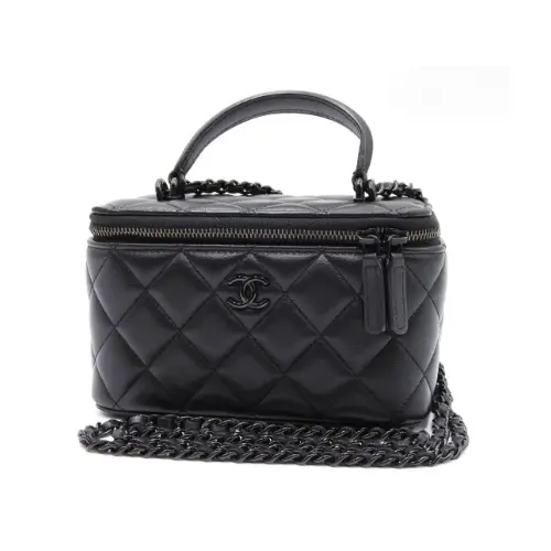 浅見めいが着用しているCHANELのショルダーバッグ