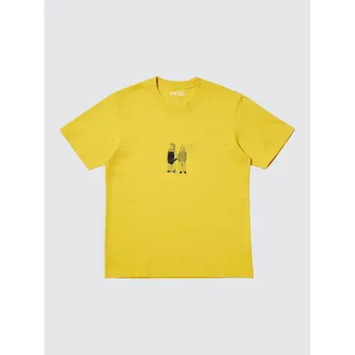 JISOOが着用しているUNIQLOのTシャツ