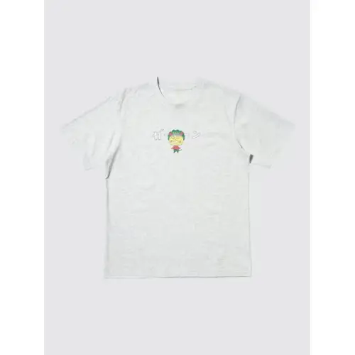 MAHINAが着用しているUNIQLOのTシャツ