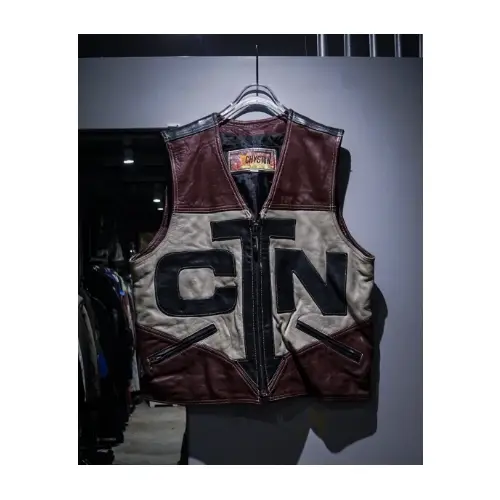 SHUNTOが着用しているVINTAGEのベストジャケット