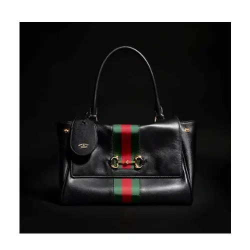 ニンニンが着用しているGUCCIのハンドバッグ