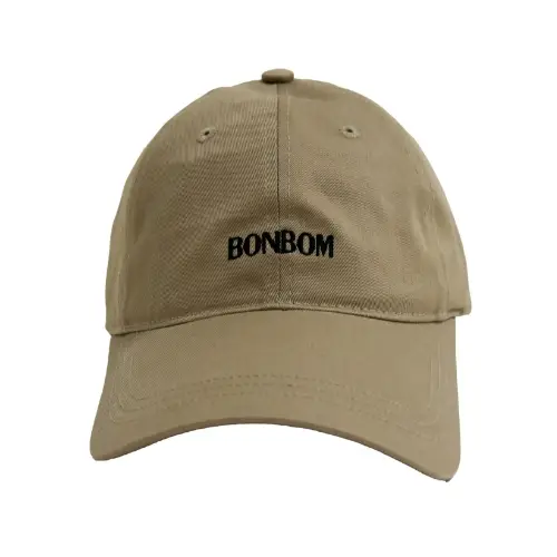 サナが着用しているBONBOMのキャップ