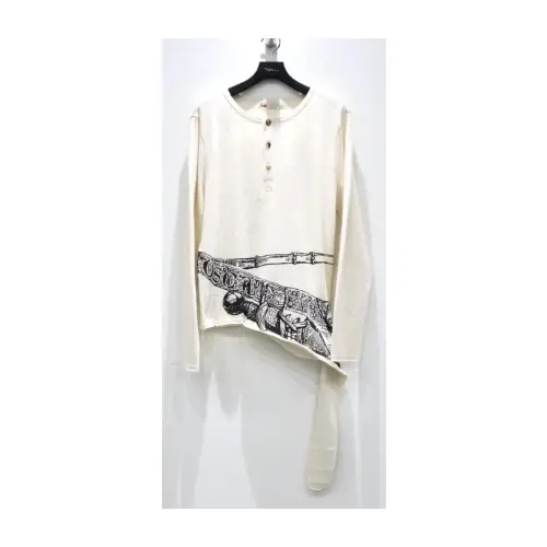 ヒョンジンが着用しているOscar OuyangのロンT