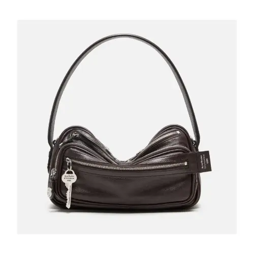 アイナ・ジ・エンドが着用しているAcne Studiosのショルダーバッグ