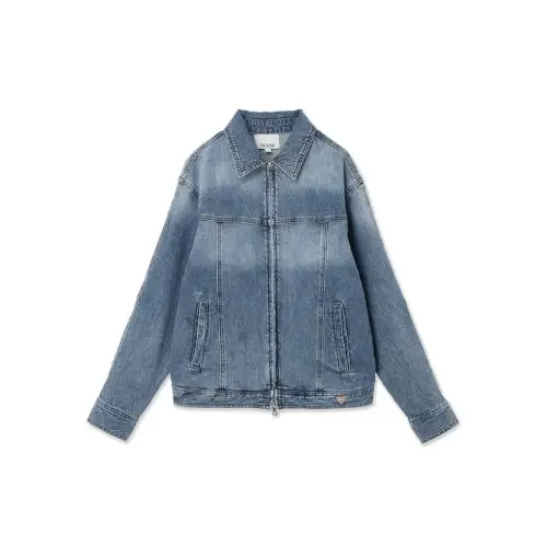 ヒョンジンが着用しているGUESS JEANSのデニムジャケット