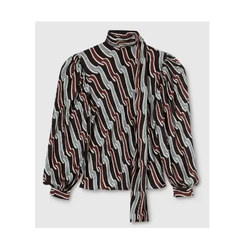 戸田恵梨香が着用しているGUCCIのシャツ・ブラウス