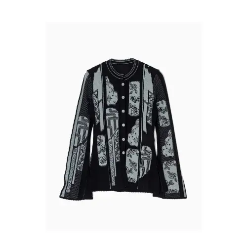 伊藤沙莉が着用しているst companyのカーディガン