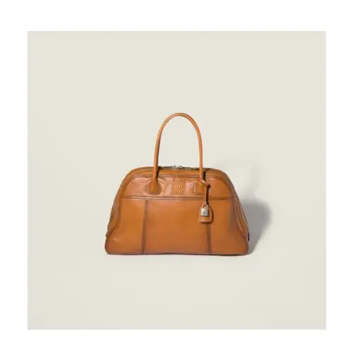 めるるが着用しているMIU MIUのトートバッグ