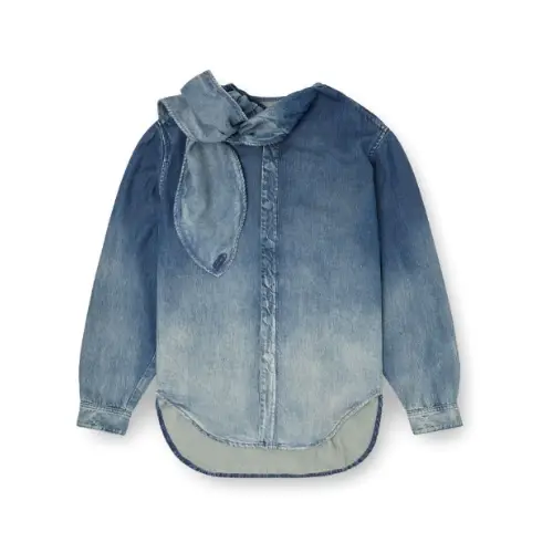 三吉彩花が着用しているDIESELのデニムジャケット