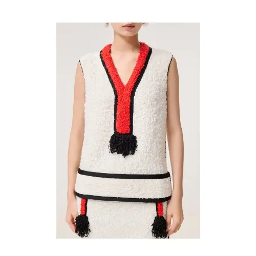 出口夏希が着用しているCHANELのニット