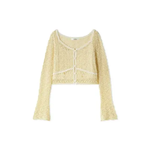 森香澄が着用しているSNIDELのニット