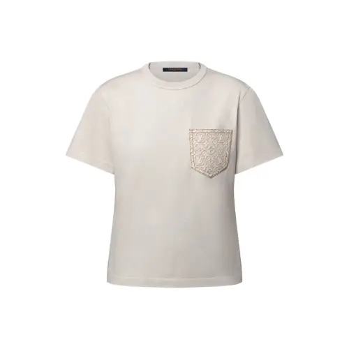 広瀬すずが着用しているLOUIS VUITTONのTシャツ