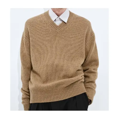 アイエンが着用しているBOTTEGA VENETAのニット