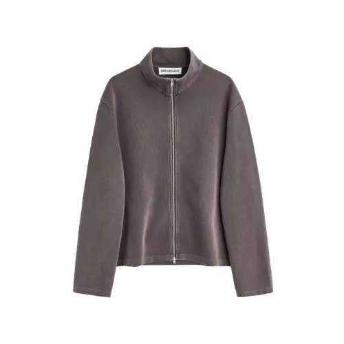 新井和輝が着用しているOur Legacyのスウェット