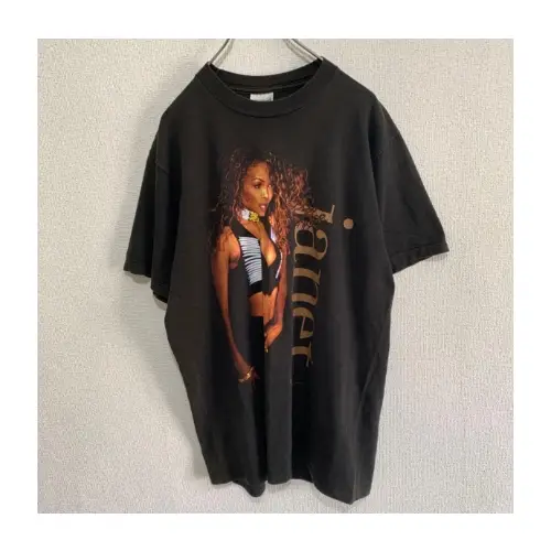 MANATOが着用しているVINTAGEのTシャツ