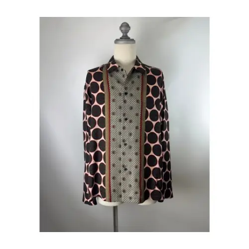 佐久間大介が着用しているTOGA TOOのシャツ・ブラウス