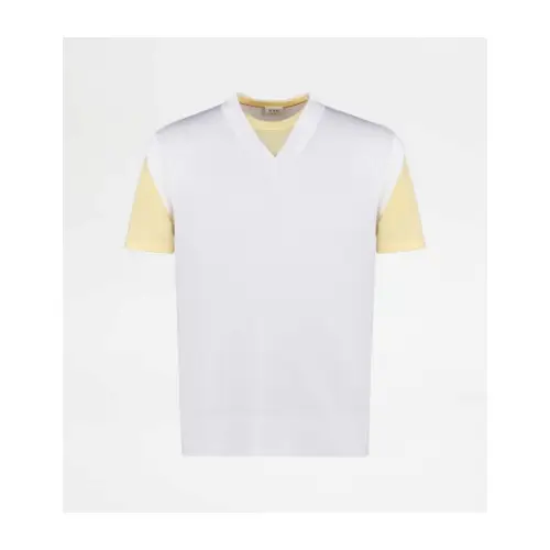 渡辺翔太が着用しているTOD’SのTシャツ