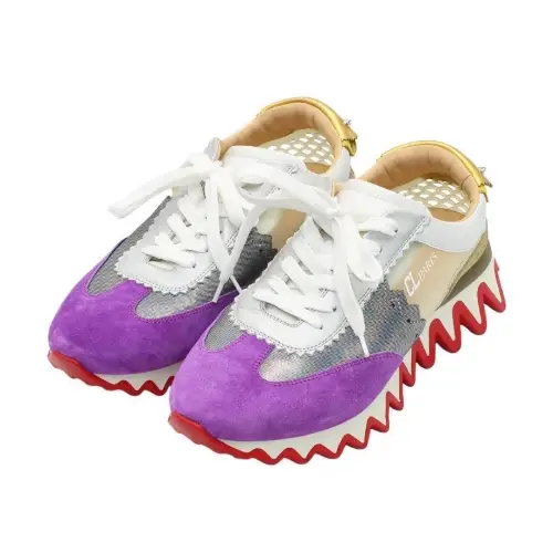 ジェシーが着用しているChristian Louboutinのスニーカー