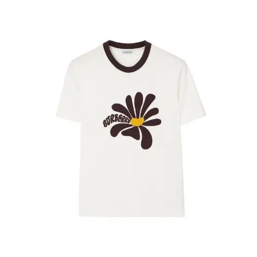 向井康二が着用しているBURBERRYのTシャツ
