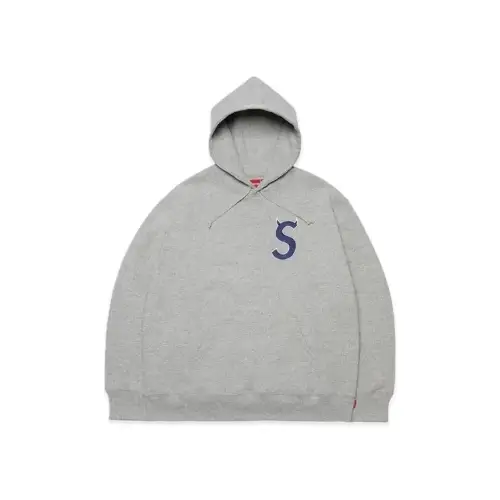 高橋文哉が着用しているSupremeのパーカー