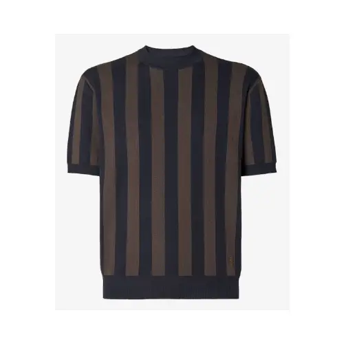 バンチャンが着用しているFENDIのTシャツ