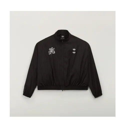 鎮西寿々歌が着用しているadidasのジャケット全般