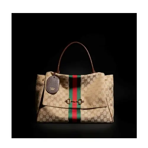 ニンニンが着用しているGUCCIのハンドバッグ