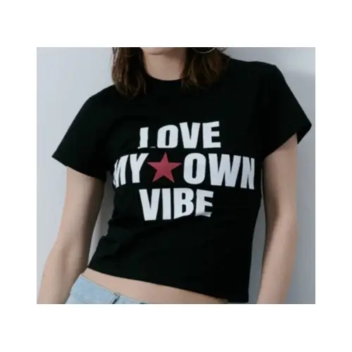 中町綾が着用しているJUST A NOONのTシャツ