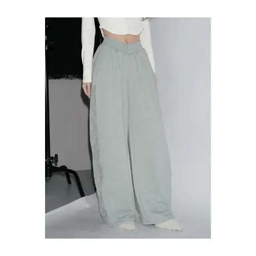 浅見めいが着用しているDarichのパンツ（ロング）