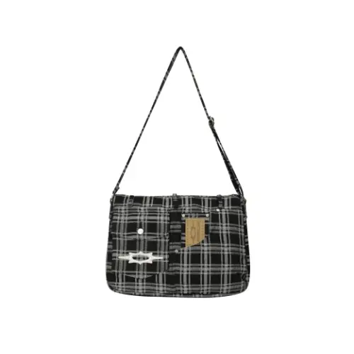 浅見めいが着用しているLOSERCLUB のショルダーバッグ