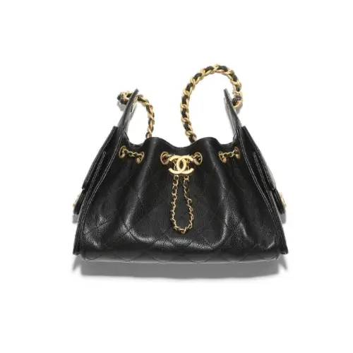 ちゃんみなが着用しているCHANELのショルダーバッグ