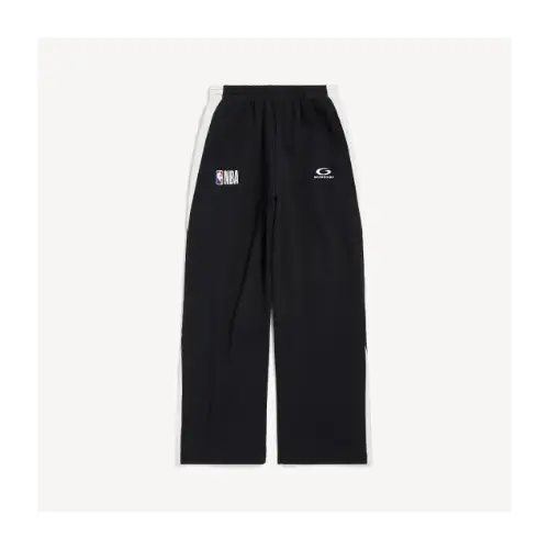 MANATOが着用しているBalenciagaのパンツ（ロング）