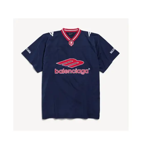 米津玄師が着用しているBalenciagaのTシャツ