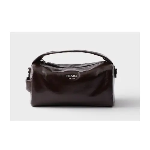 木全翔也が着用しているPRADAのショルダーバッグ