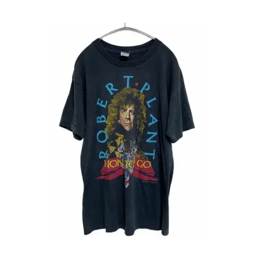 優里が着用しているVINTAGEのTシャツ