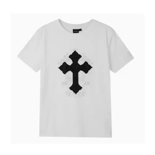 河野純喜が着用しているAAKAMのTシャツ